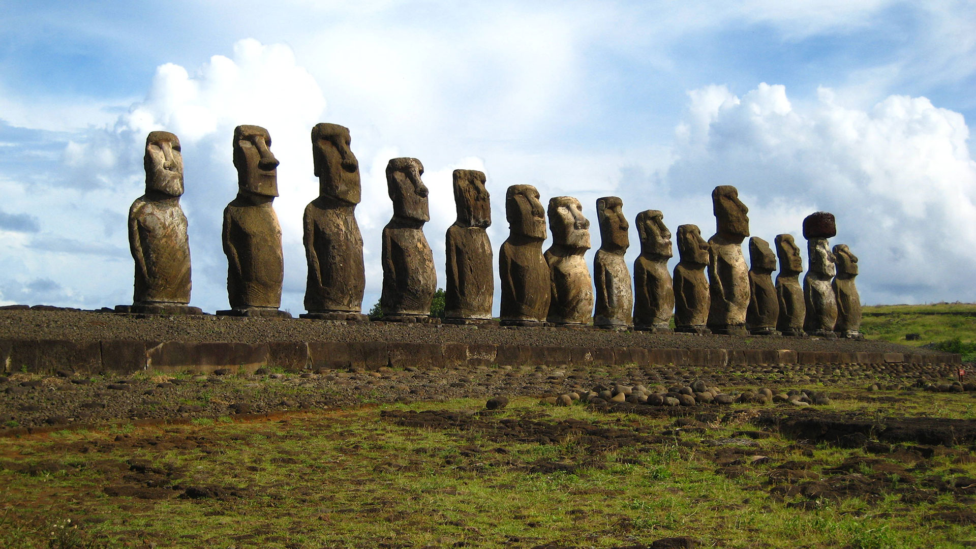 Scoperto il corpo sotto le teste Moai